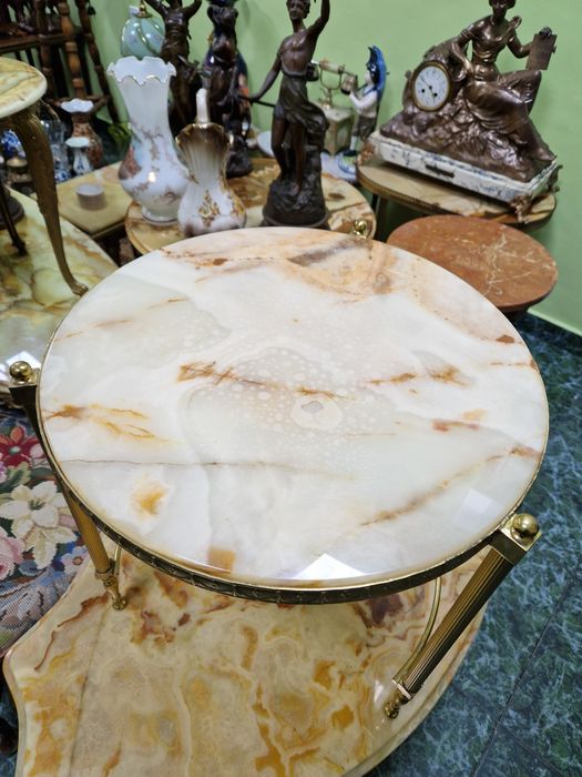 Чудесна антикварна бронзова френска помощна масичка с оникс