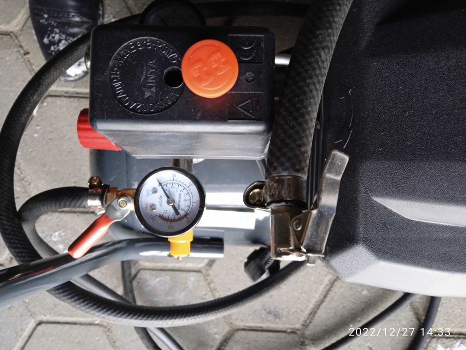 Компрессор 25 литров масляный.