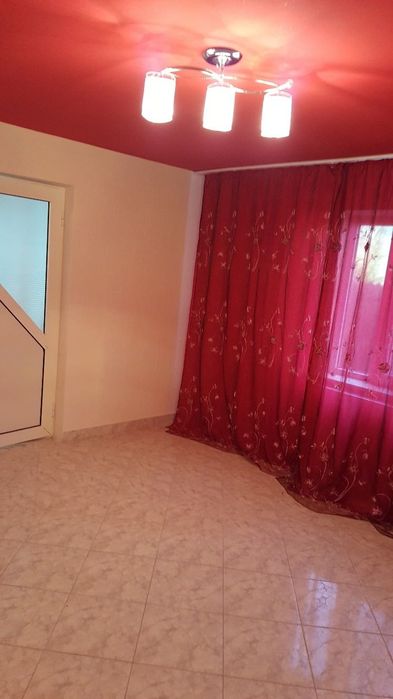 Casă cu teren de vânzare