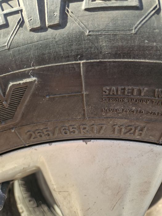 Продам комплект летних шин 265-65r17