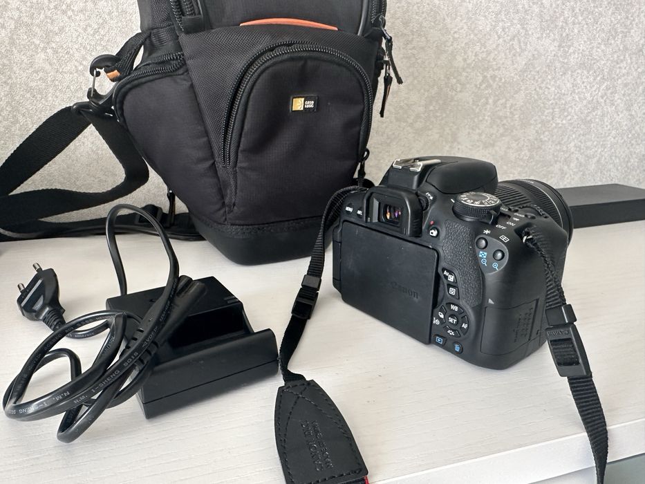 Продам фотоаппарат Canon EOS 750 D