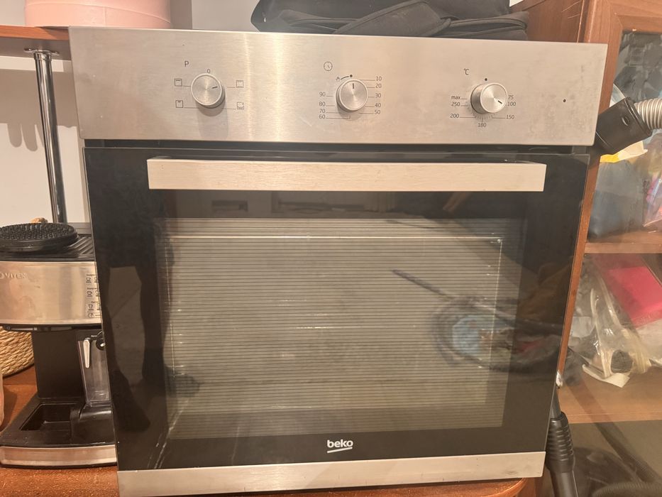 Продам духовую печь Beko