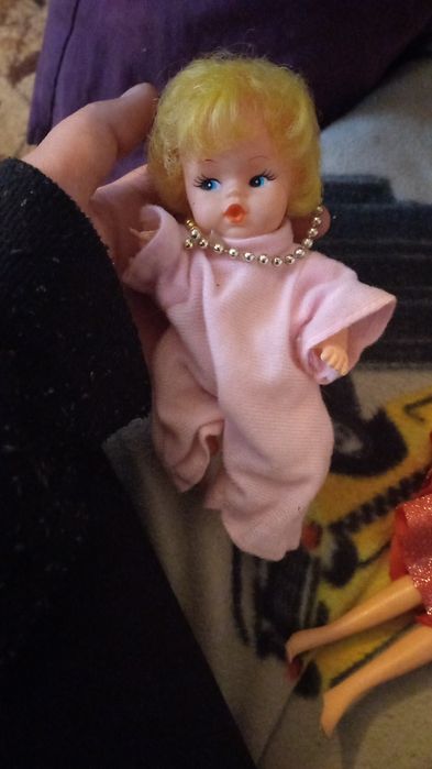 Păpuși vechi de cauciuc și porțelan