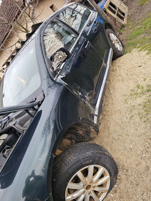 Vand Touareg 2.5 tdi avariat