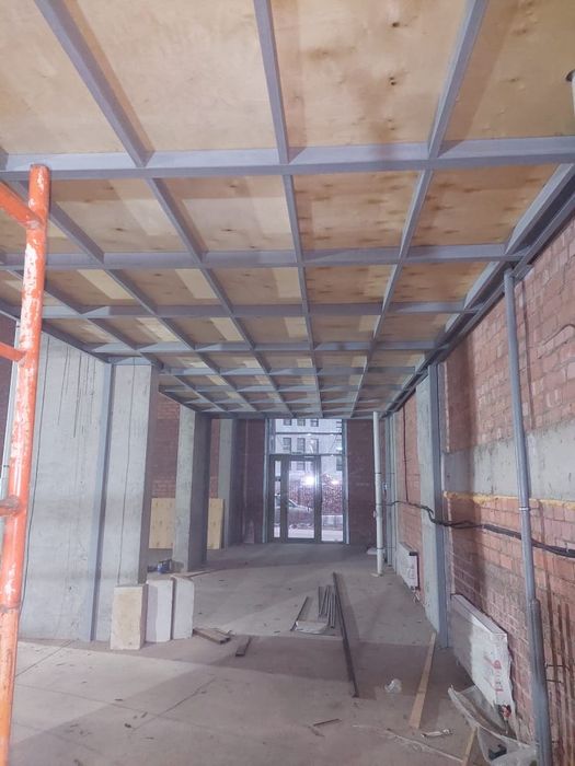 Антресоль .Антресольный этаж. Лестница.