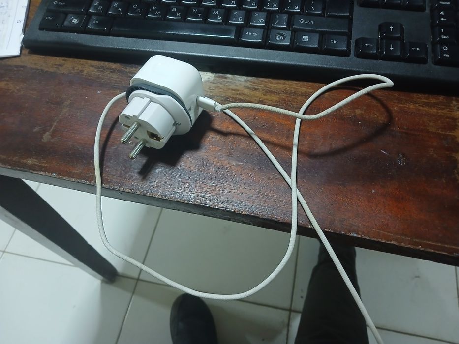 Iphone ariginal zaryadchik