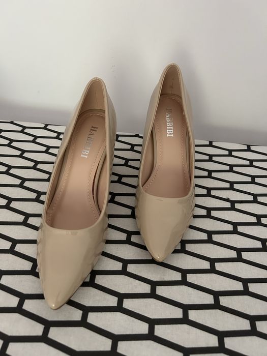 Pantofi cu toc gros bej crem lac piele ecologica