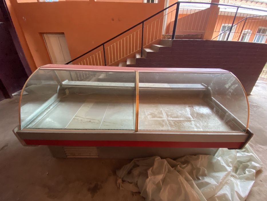 Витрина холодилник