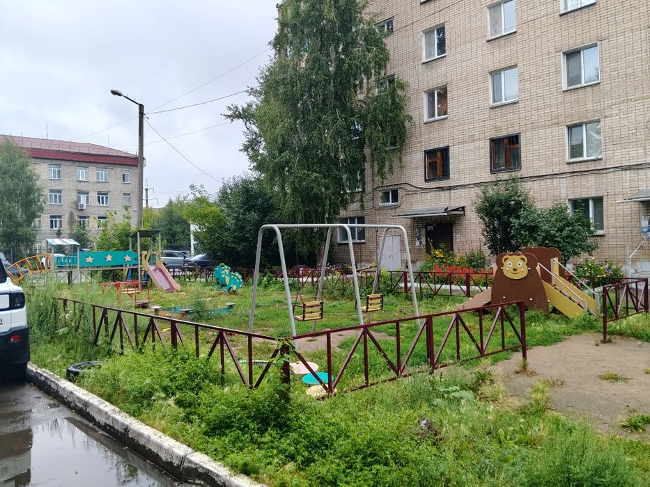 Продам 4-комн квартиру в центре города.