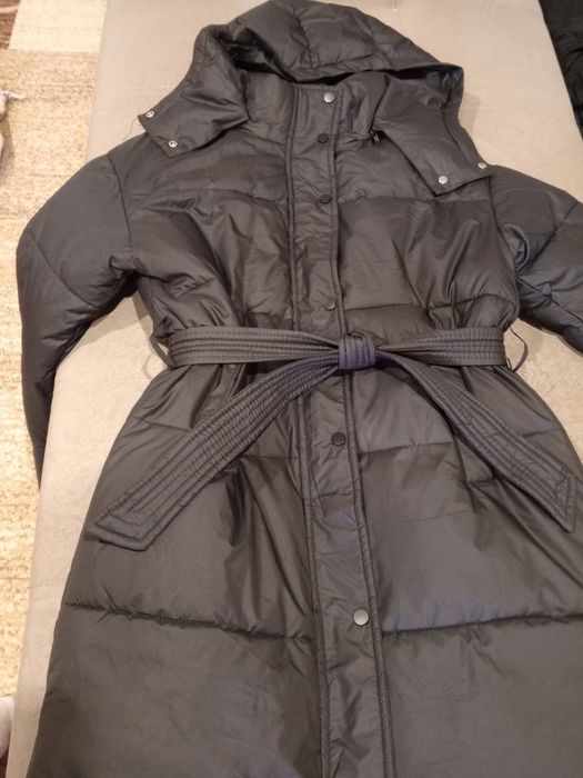 Зимняя куртка очень теплая.