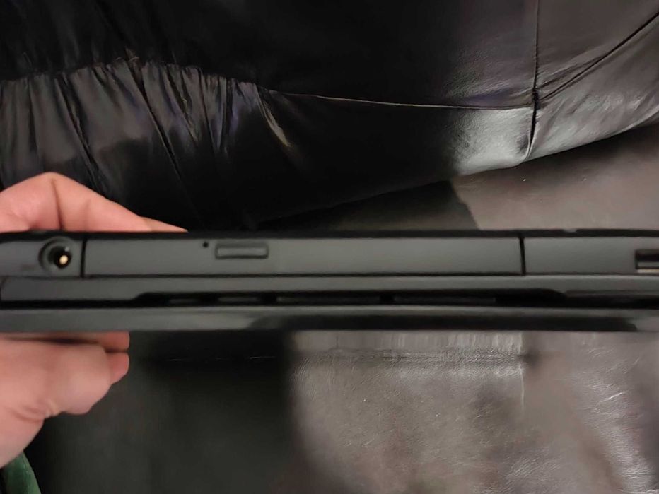 Fujitsu Laptop LIFEBOOK AH532 / G52