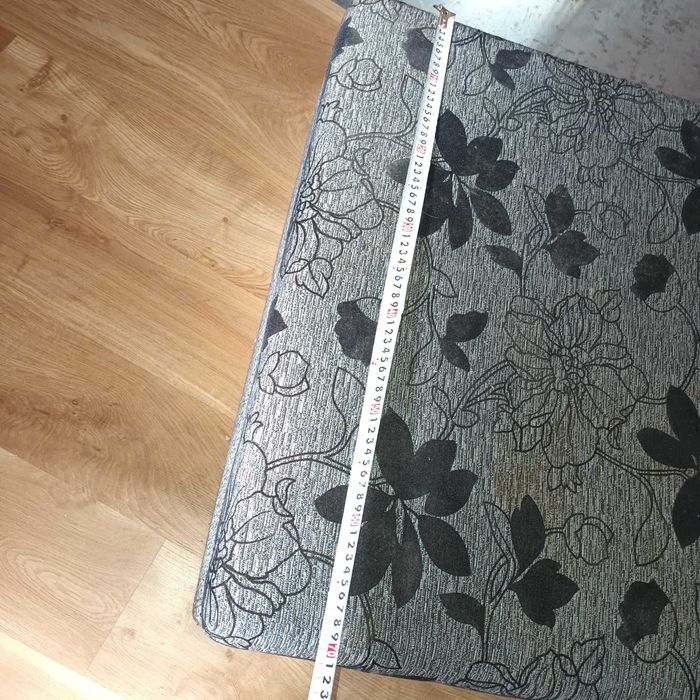 нова табуретка 70 х 70 х 50