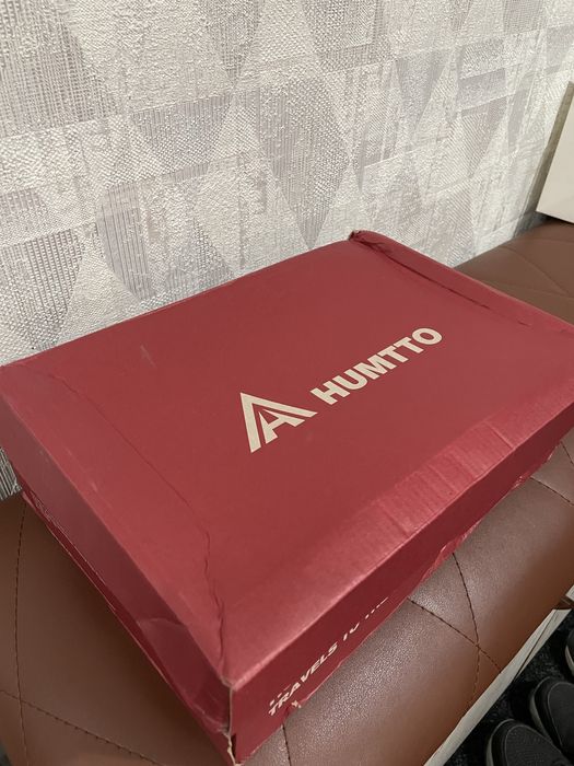 Продам демисезонные кросовки Humtto