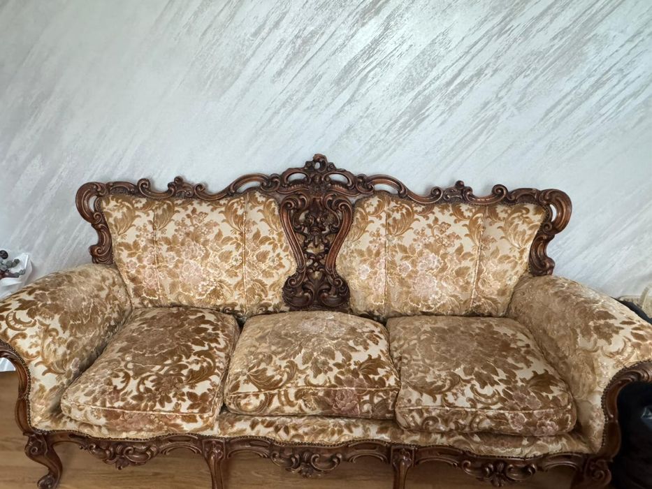 Canapea stil baroc