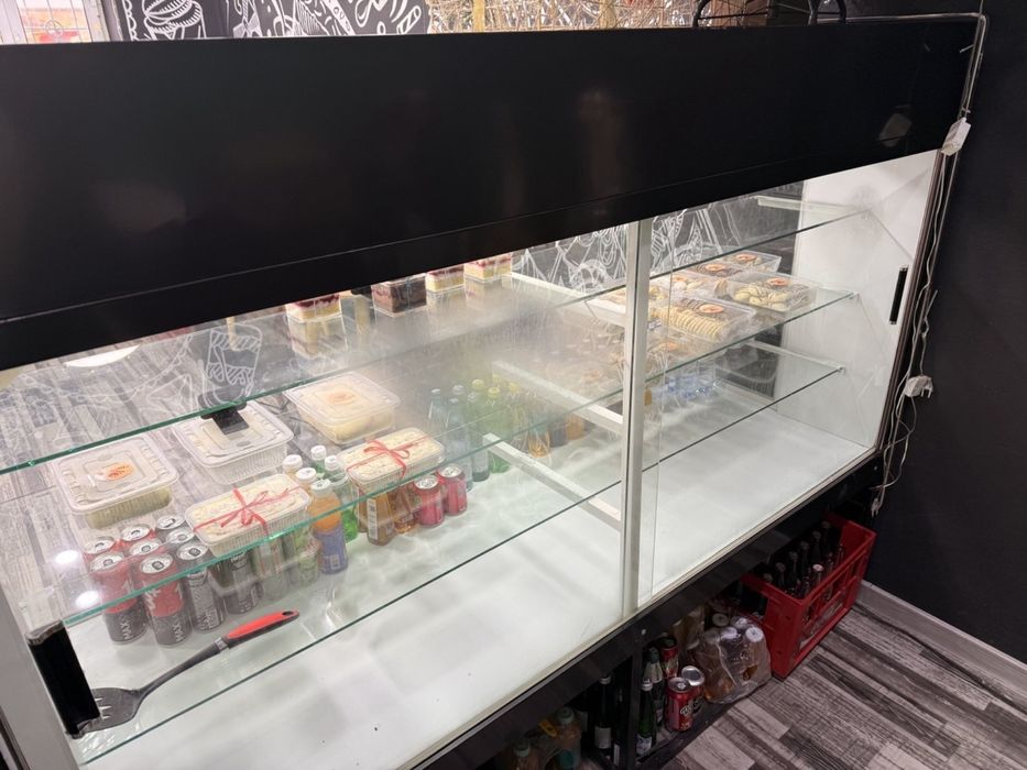 Продам холодильник витринный