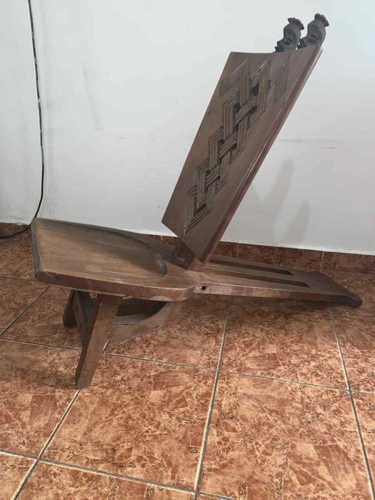 Scaun din lemn masiv sculptat cu tenta africana decor curte