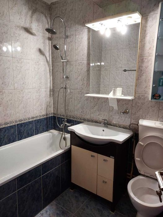 caut colega de apartament