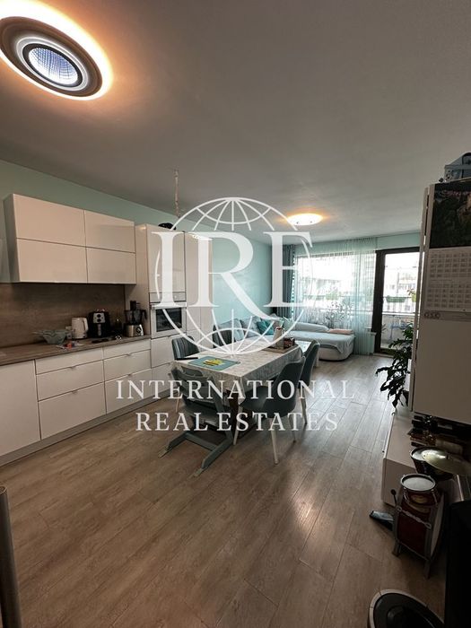 Продава се Тристаен апартамент в Варна, Младост 1 - 80 кв.м за 2938 €/кв.м - Снимка #2