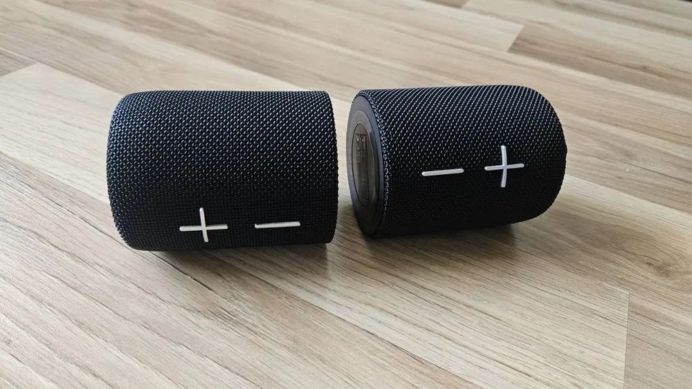 2 бр. Bluetooth високоговорителите Intempo съединяващи се с магнит.