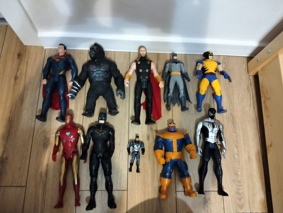 Lot supereroi 250 lei
