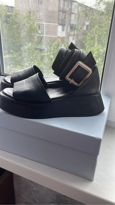 Босоножки женские