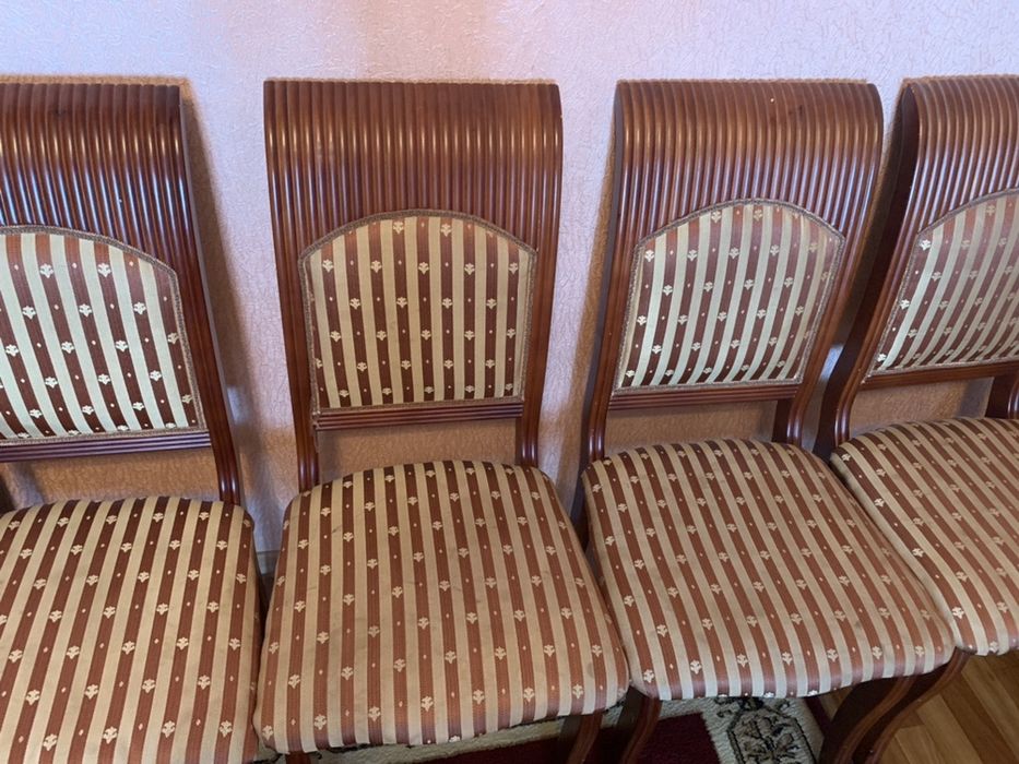 Үстел және орындықтар Стол и стулья