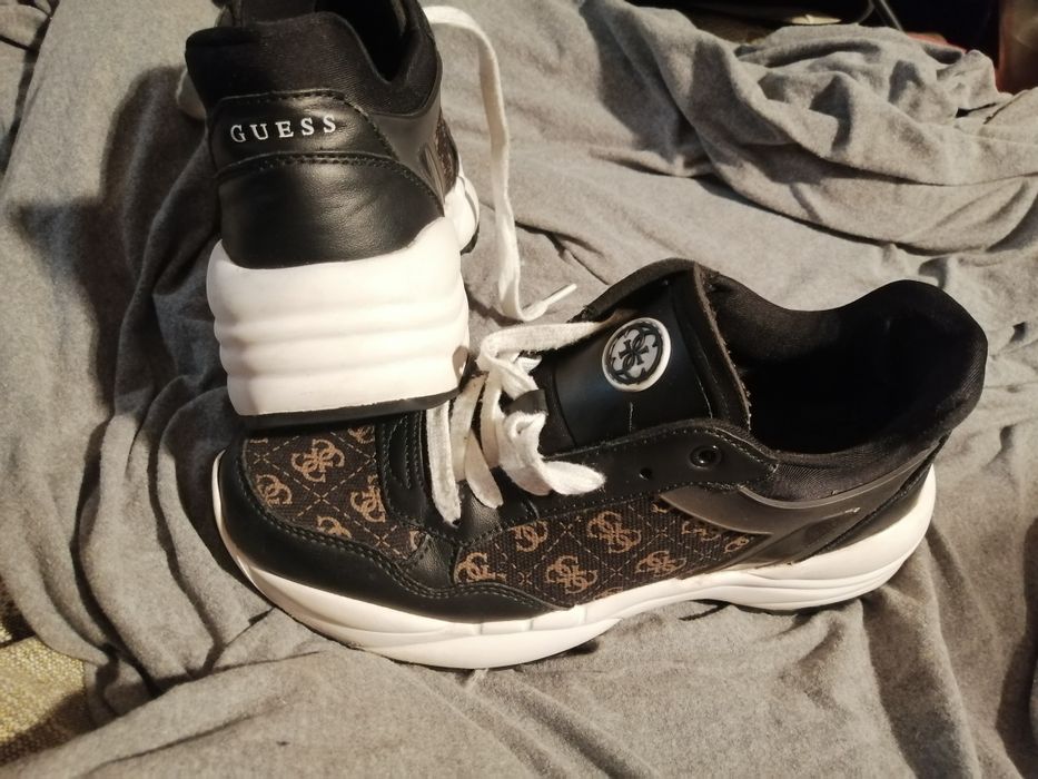 2 чифта Guess маратонки