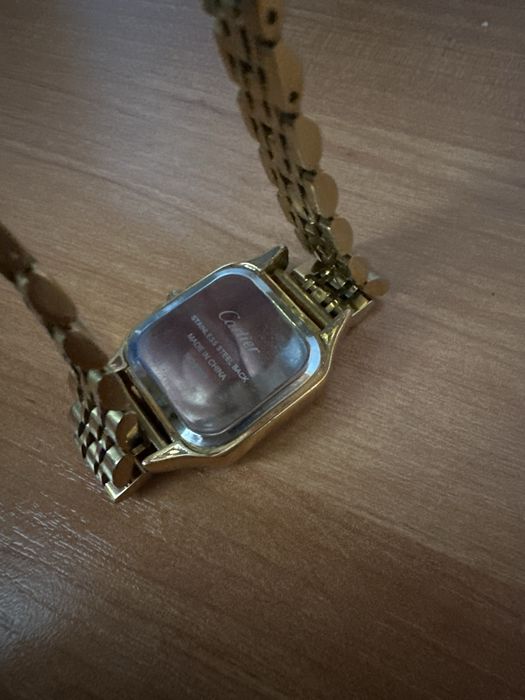 Cartier часы золотые квадратные