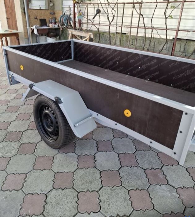 Remorca cu frana 1300 kg