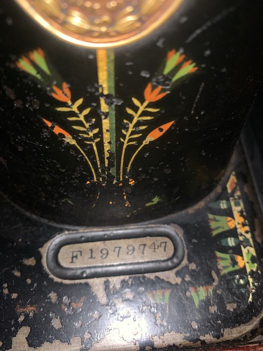 Швейная машинка Зингер