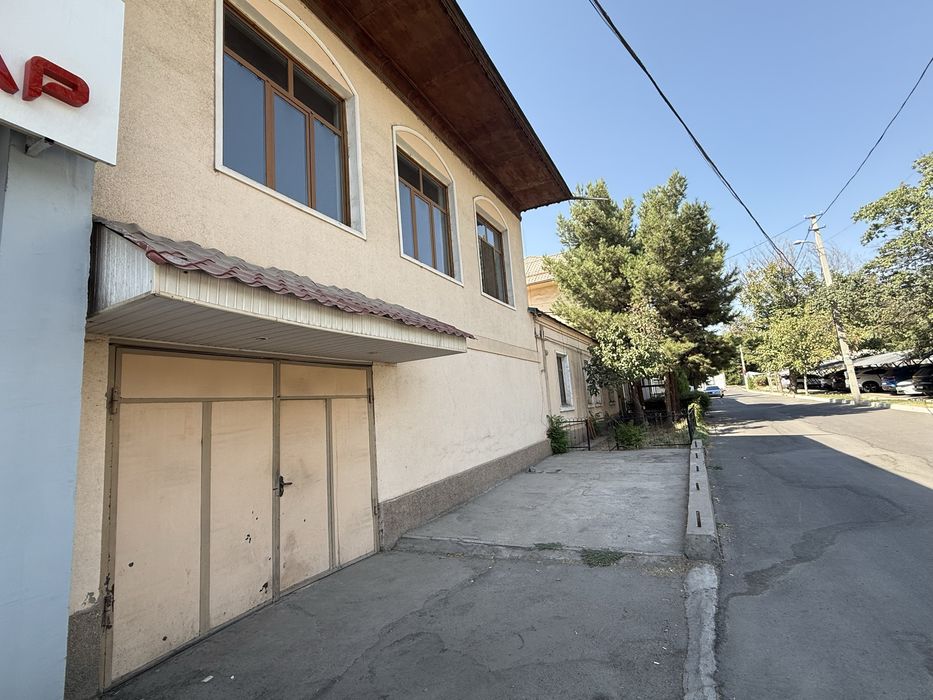 Uchastka hovli ijaraga beriladi 6ta hona 2 ta sanuzel 2 ta oshxona