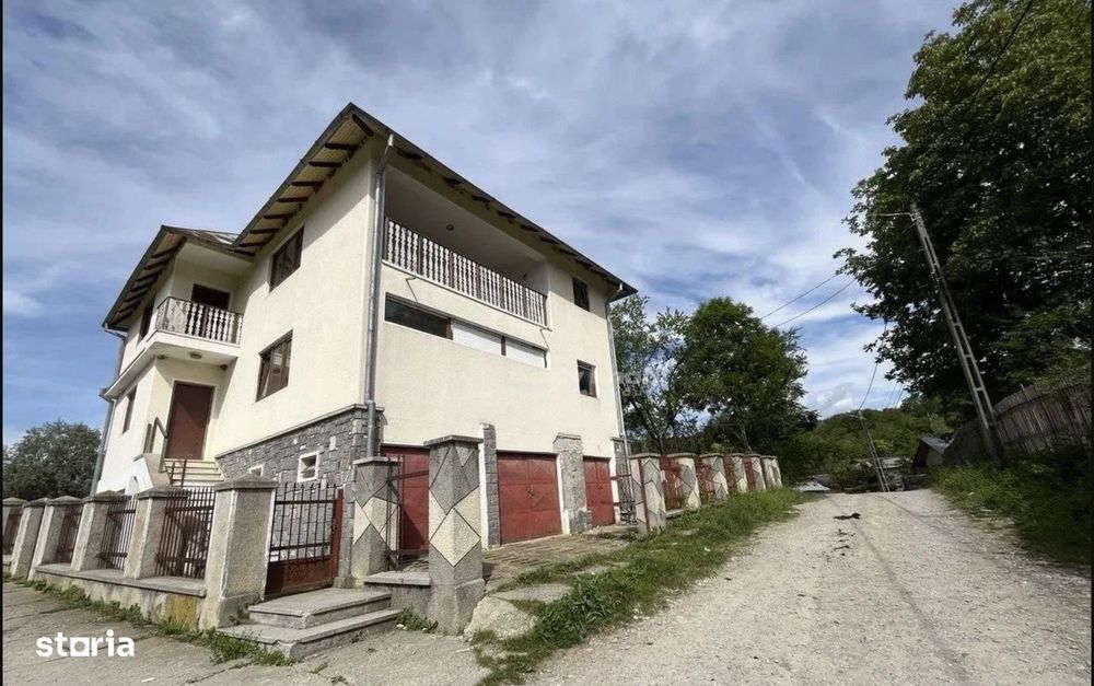 Vând casă spațioasă în Breaza – 1500 mp teren
