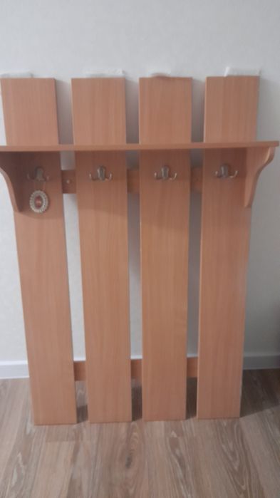 Прихожая тумба с вешалкой