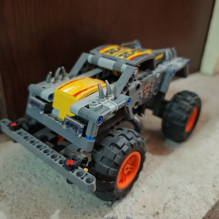 Lego technic cu motor