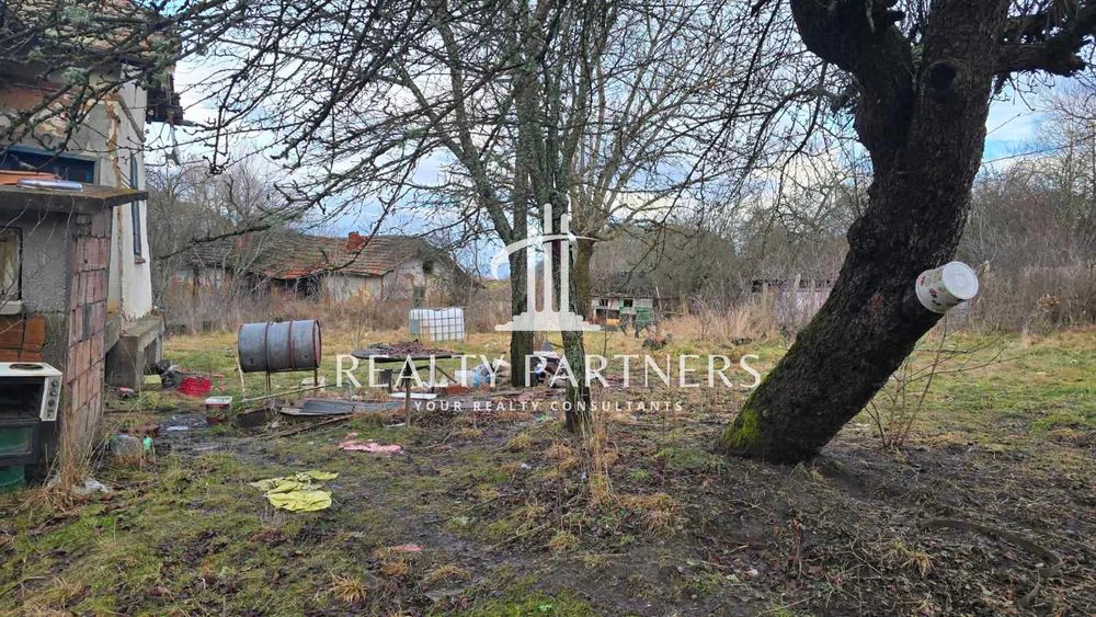 Продава Къща - с. Лесковец, обл. Перник