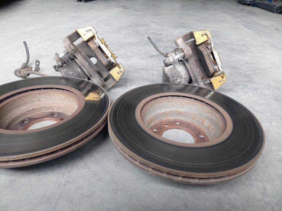 Спирачни апарати за BMW 330mm комплект