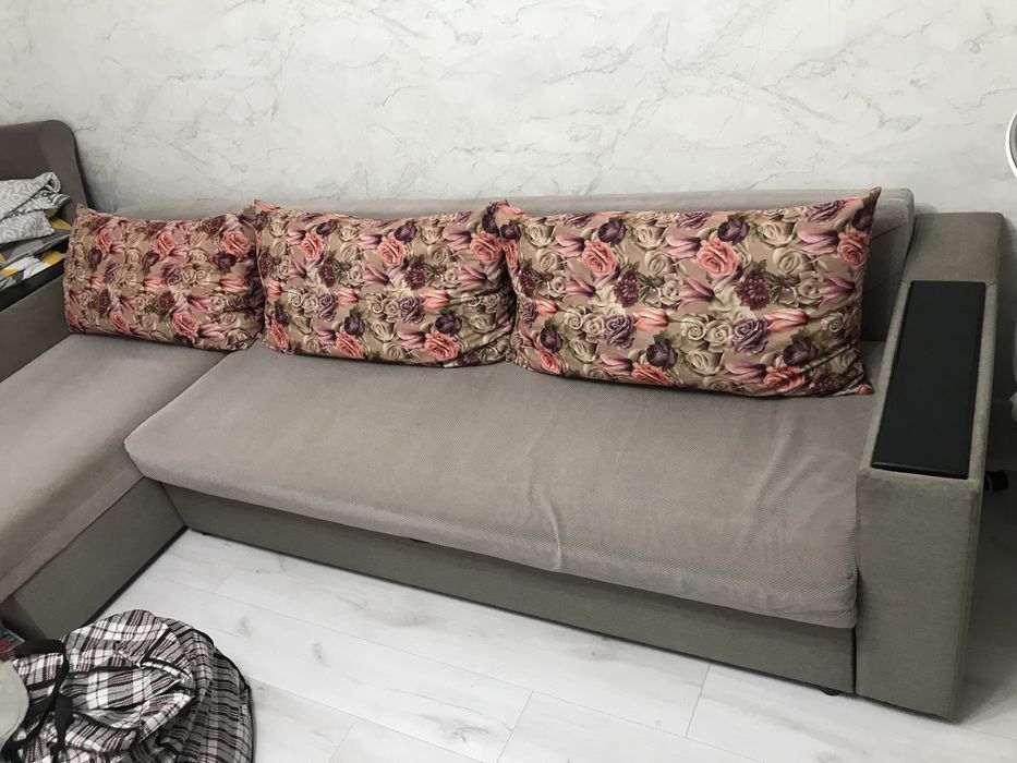 Продам диван угловой