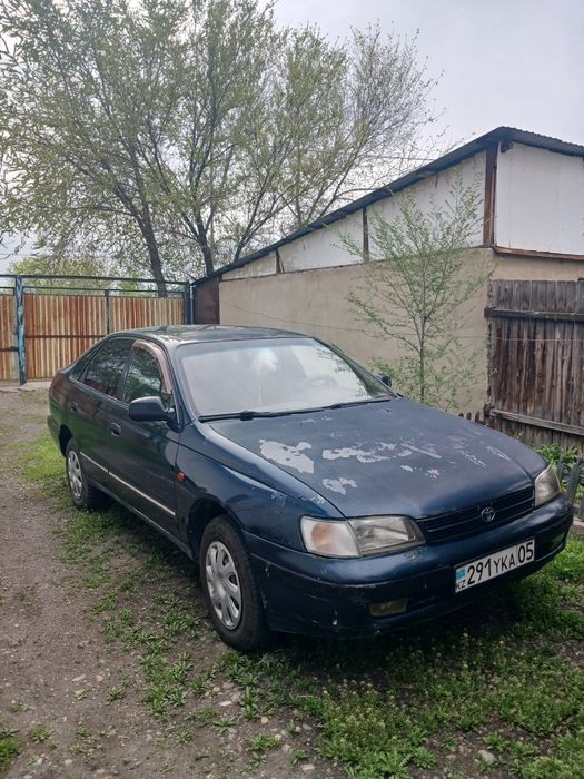 Прдаю машину карина е