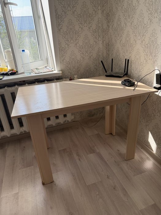 Продам стол с табуретками