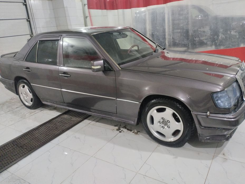 Мерседес Бенс 124