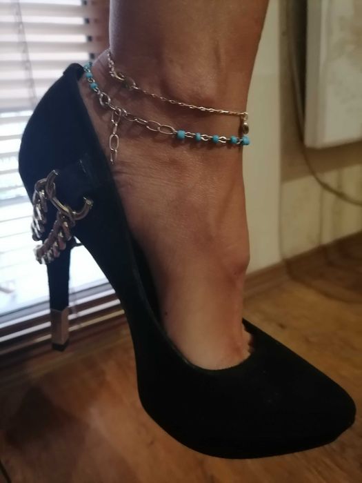 Guess оригинал! Уникални обувки на ток, истинско бижу!!!