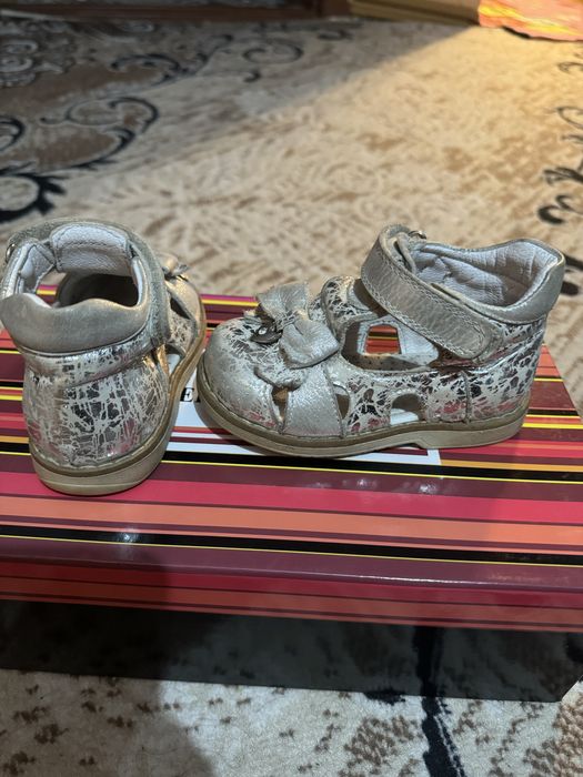 Продам сандалики