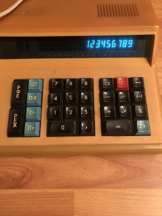 Продам советскую электрическую счетную машинку