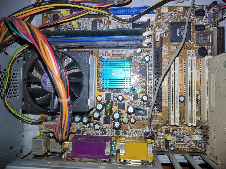 Корпус с внутренностями