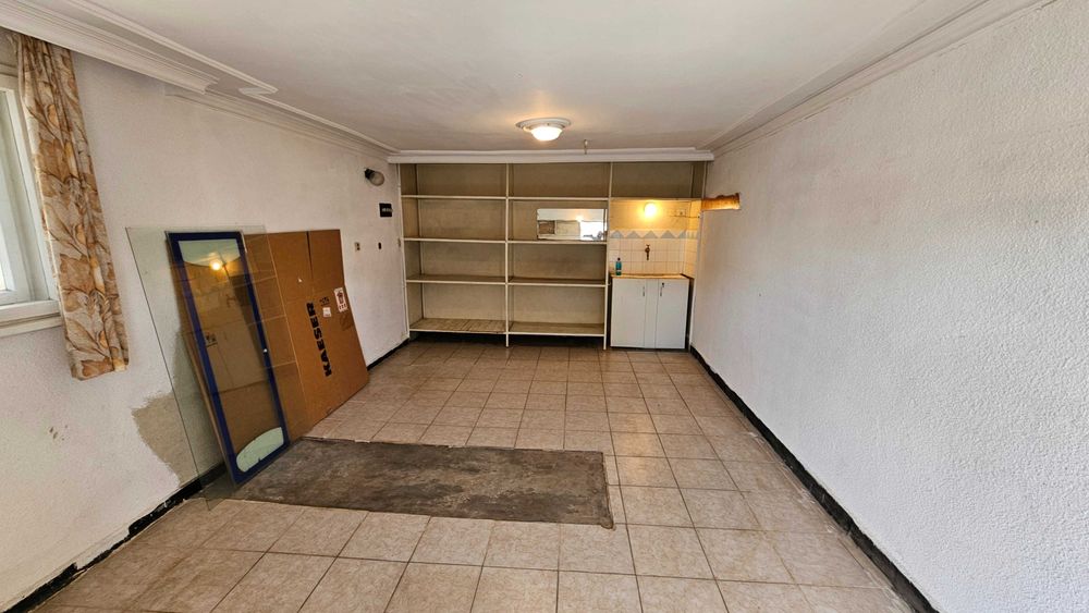 325 - Продава се масивен гараж в кв. „Възраждане"!