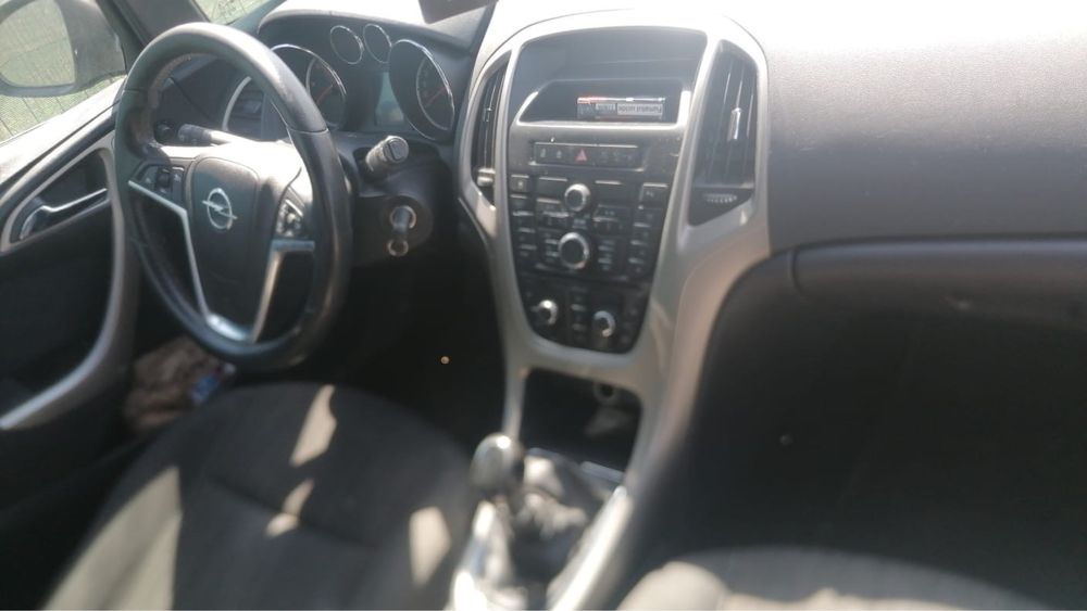 Dezmembrez Opel astra J  1.7  cdti