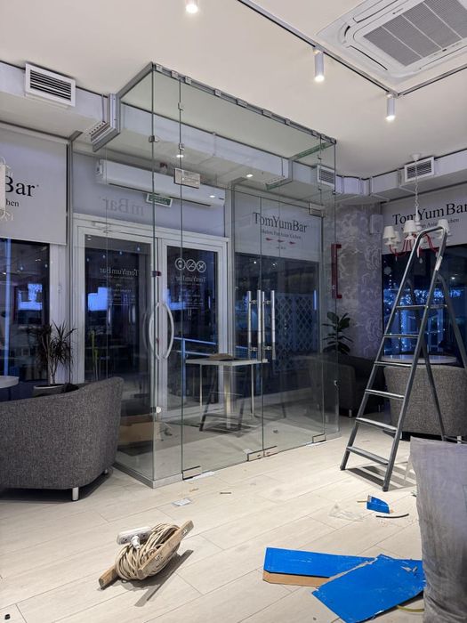 Стеклянный перегородки витражи