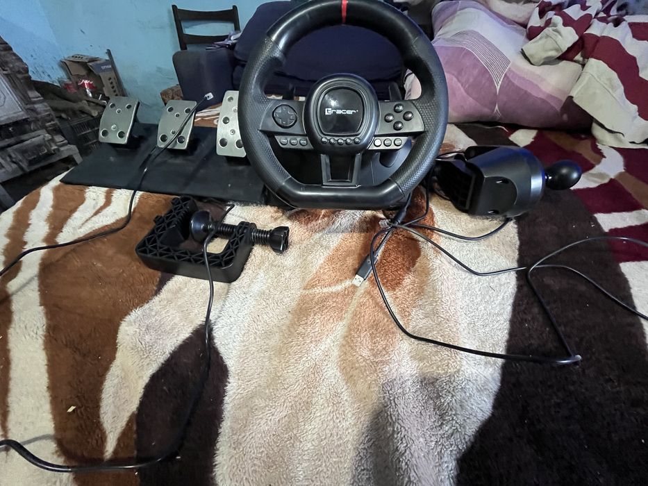 Vind volan tracer cu pedale si scinbtor