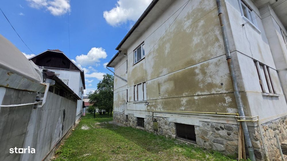 Apartament cu 4 camere , garaj si teren de 420 mp de vanzare zona Sub
