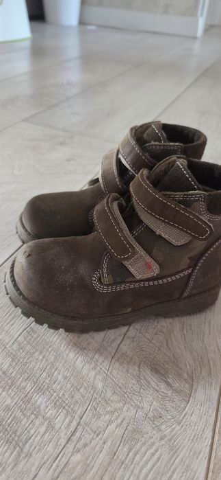 Продам обувь детскую.